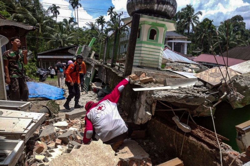 Indonezijski otok Sumatra se je znova zatresel, umrlo najmanj šest ljudi (foto: profimedia)