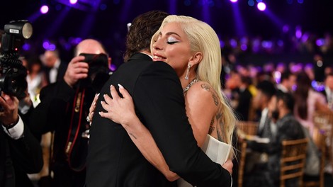 Lady Gaga in Bradley Cooper: KEMIJA je še vedno še kako prisotna!