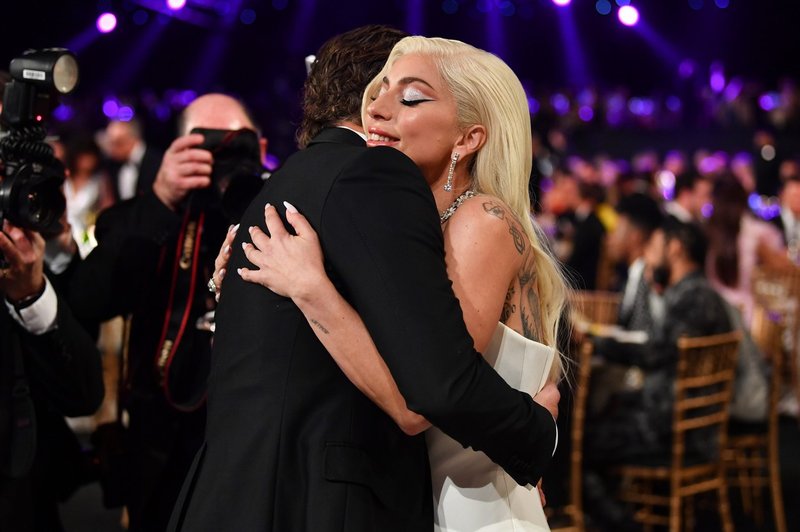 Lady Gaga in Bradley Cooper: KEMIJA je še vedno še kako prisotna! (foto: Profimedia)