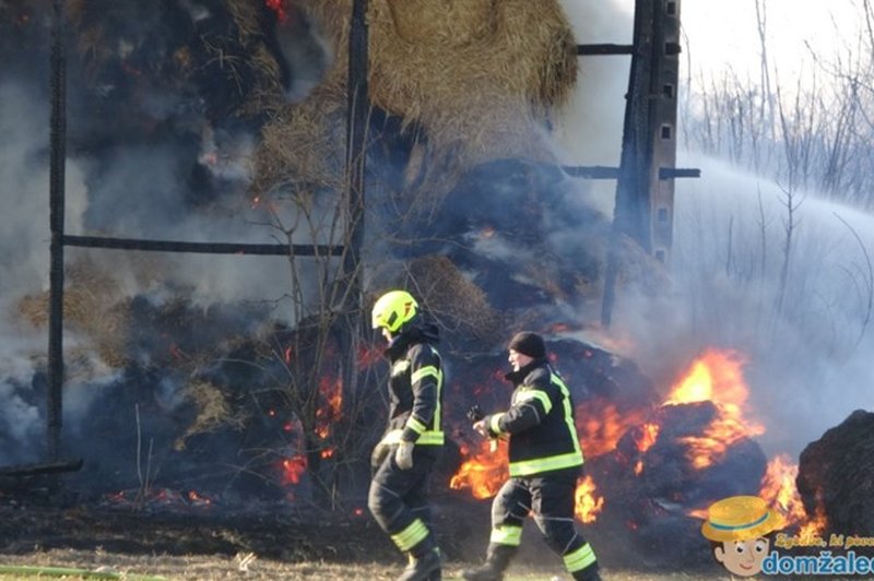 FOTO in VIDEO: Razkrivamo, kdo je znana oseba, ki so jo gasilci našli v gorečem objektu (foto: Domžalec.si)