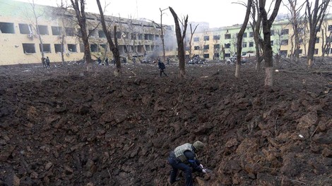 Svetovalec župana Mariupolja Petro Andriuščenko je razmere označil za nehumane.