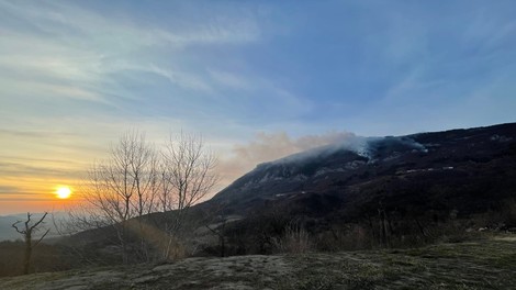 Požar nad cesto Ajdovščina-Col.