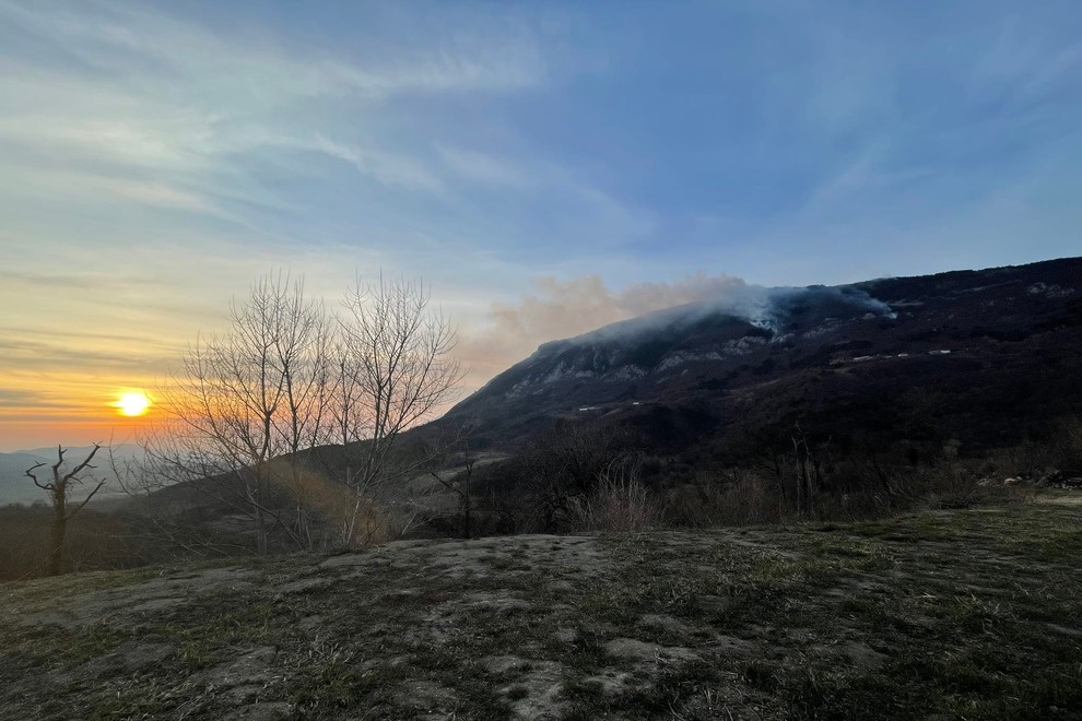 Požar nad cesto Ajdovščina-Col.