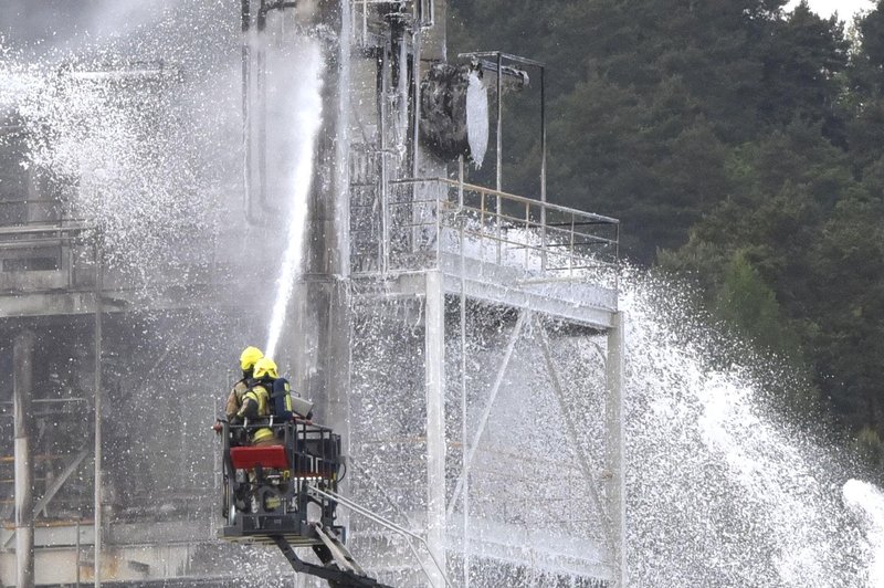 V ljubljanski tovarni izbruhnil požar. Je kdo poškodovan? (foto: Bobo)