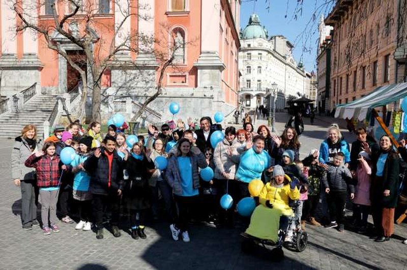 "S tem dnevom želimo vse navzoče opozoriti, da so med nami tudi tisti, ki imajo takšne in drugačne primanjkljaje" (foto: Daniel Novakovič/STA)