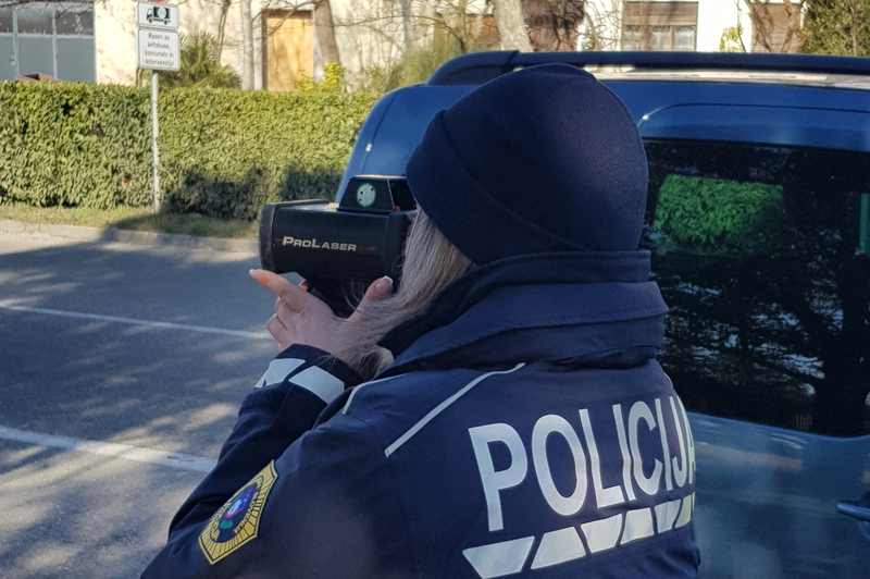 Vozniki, POZOR! Na kar 600 lokacijah po Sloveniji bodo hitrost spremljali policisti (foto: Policijska uprava Nova Gorica)