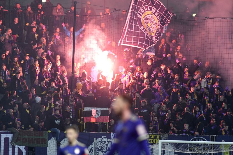 Štajerska veselica pred 10 tisoč navijači: dva rdeča kartona in poraz zmajev na "obračunu" v Ljudskem vrtu (foto: Bobo)