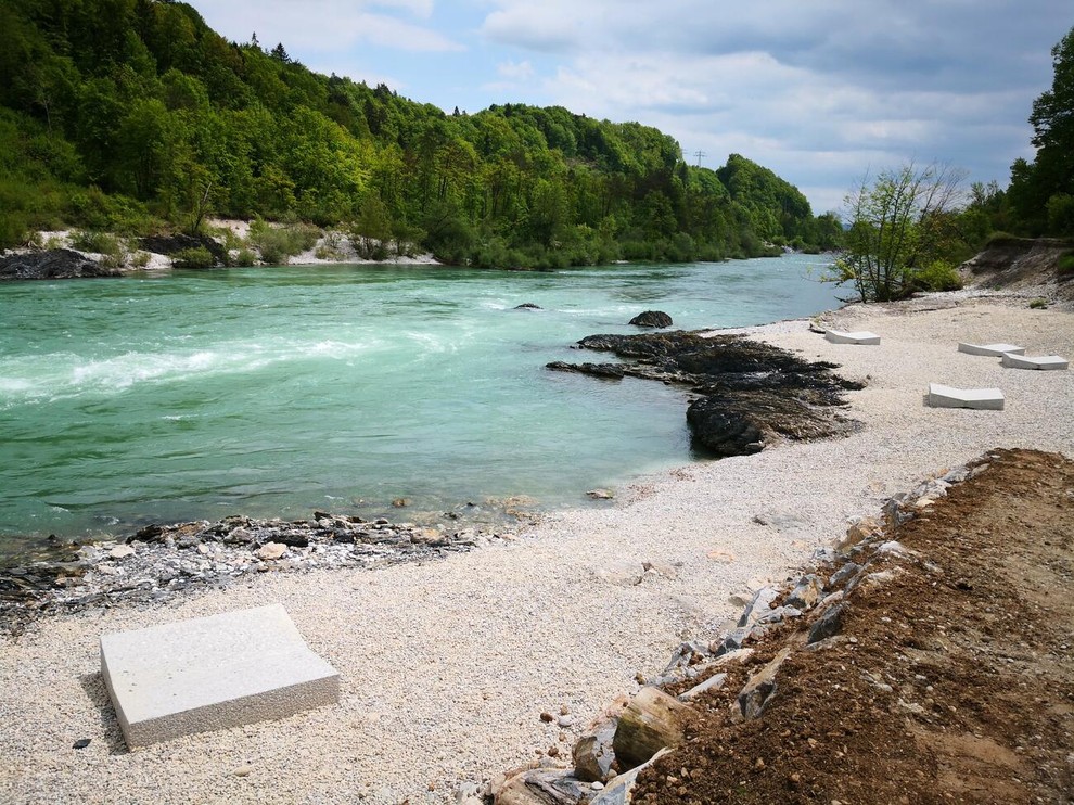 2. Obrežje Save pri Črnučah Edino mesto, ki ponuja seks ob vodi, se nahaja na obeh bregovih reke Save, natančneje …