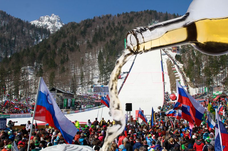 NE BOSTE VERJELI, kako so v Planico pretihotapili alkohol! (foto: Goran Antley, Shutterstock/fotomonontaža)