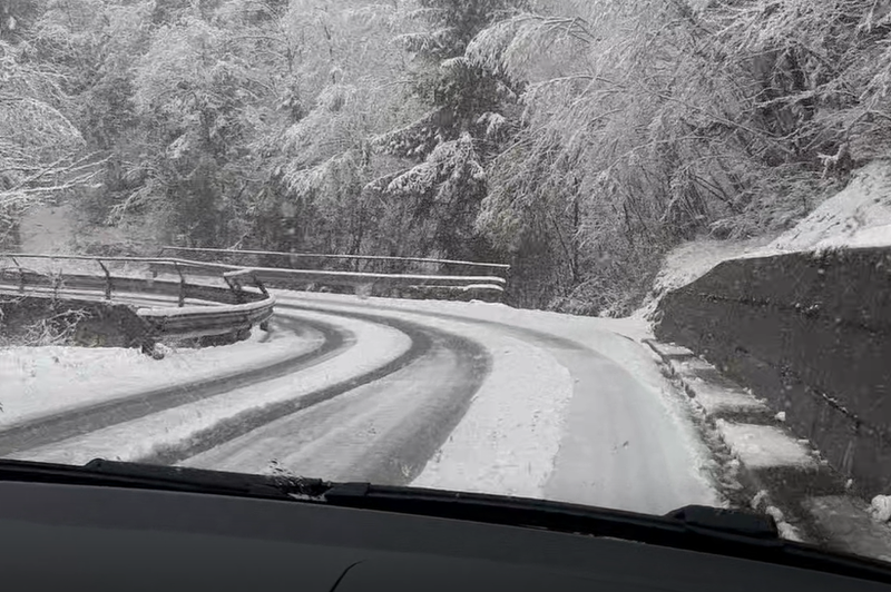 Snežne razmere na Primorskem. (foto: bralka)