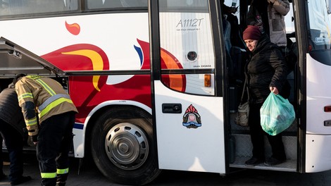 Neverjetno, kaj je neznanec z javnim avtobusom poskušal prepeljati v Slovenijo