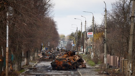 Moskva ZANIKA obtožbe o pobojih, Zahod z NOVIMI dokazi