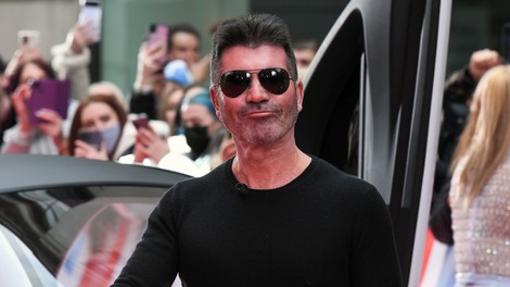 FOTO: Zvezdnik talent šovov Simon Cowell šel predaleč: s svojim videzom je strašil sina