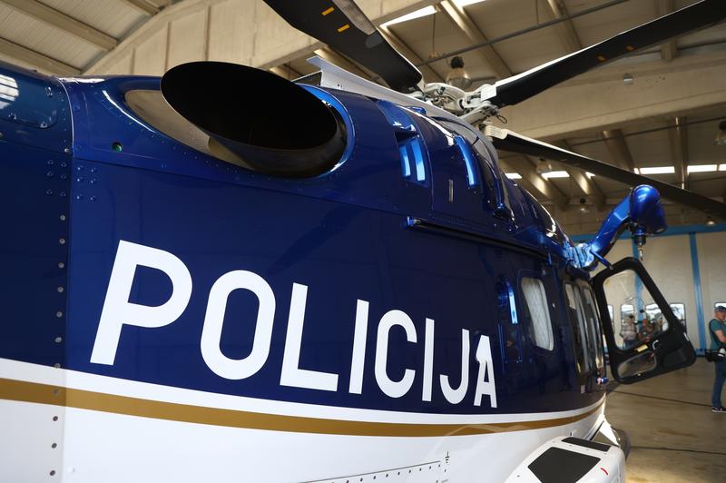 Sodobno opremljen in neverjetno zmogljiv: TO je novi helikopter slovenske policije (foto: Bobo)