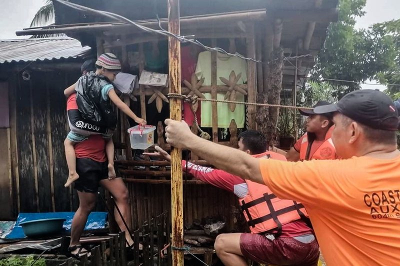 Poplave in plazovi terjali življenja več kot 100 Filipincev (foto: Profimedia)