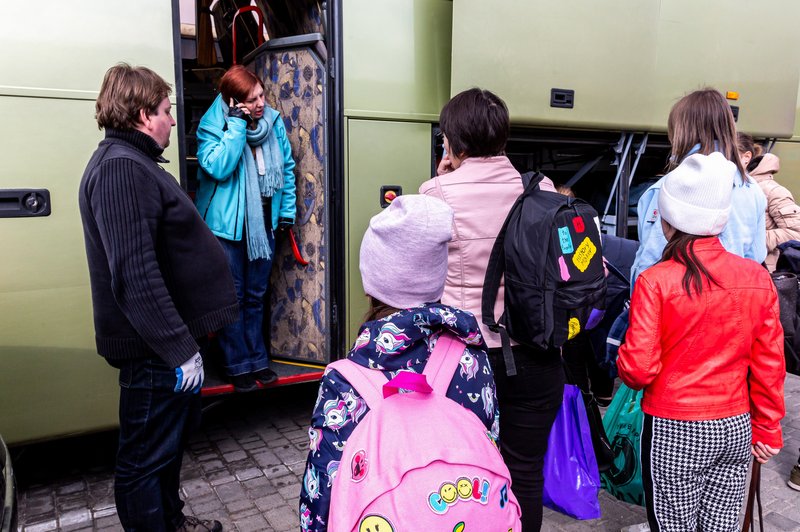 Z vojnega območja bodo v Slovenijo prepeljali ukrajinske otroke (foto: Profimedia)