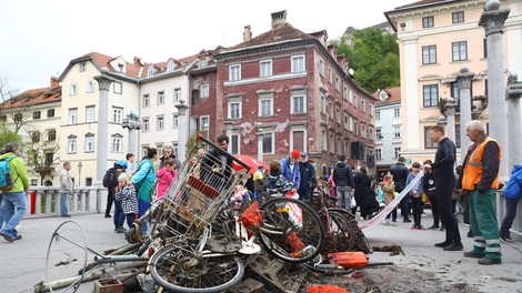 Iz Ljubljanice potegnili pol tone smeti: TO je bil najbolj nenavaden predmet