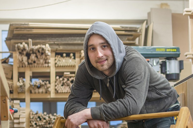 "Ljubezen do izdelovanja lesenih izdelkov se je rodila s prvim sinom" (foto: Blaž T. Muc)