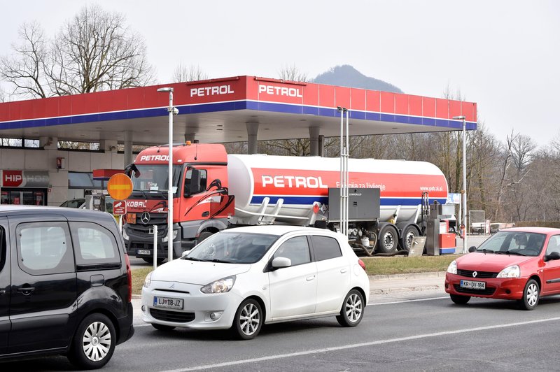 Enourno zaprtje Petrolovih poslovalnic kot opozorilo vladi (foto: Bobo)