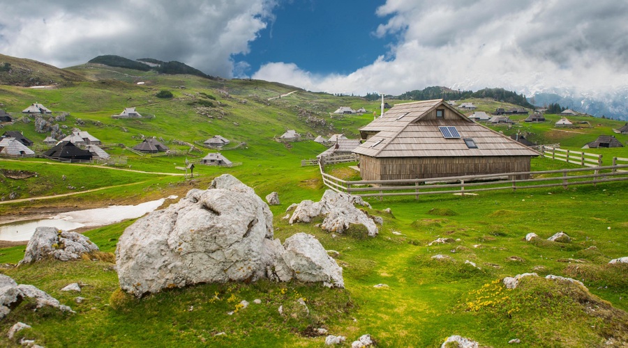 Vesela novica za vse ljubitelje pohodništva: planinske koče so že odprle svoja vrata (foto: Profimedia)