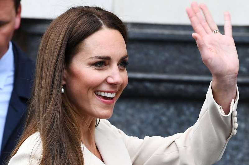 FOTO: To so uhani, ki jih je Kate Middleton podedovala od princese Diane. Kaj niso čudoviti? (foto: Profimedia)