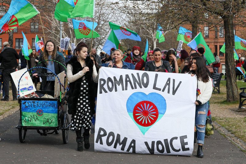 Praznovanje Mednarodnega dneva Romov na Škotskem. (foto: Profimedia)