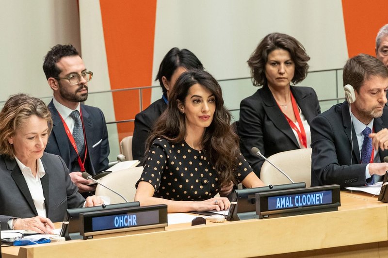 Amal Clooney opozorila na grozote v Ukrajini: "Klavnica v osrčju Evrope" (foto: Profimedia)