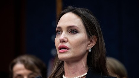 Angelina Jolie med obiskom v Ukrajini: zateči se je morala v zaklonišče!