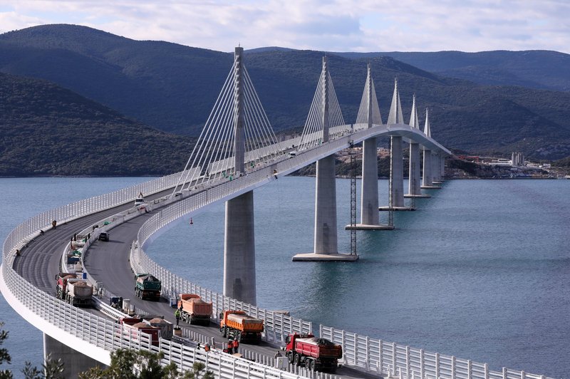 Most na Pelješac: bomo čez njega res zapeljali še to poletje? (foto: Profimedia)