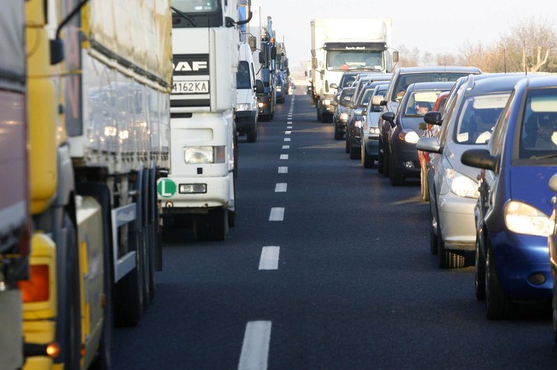 Popoln prometni kolaps na štajerski avtocesti. Kaj se dogaja? (foto: Bobo)