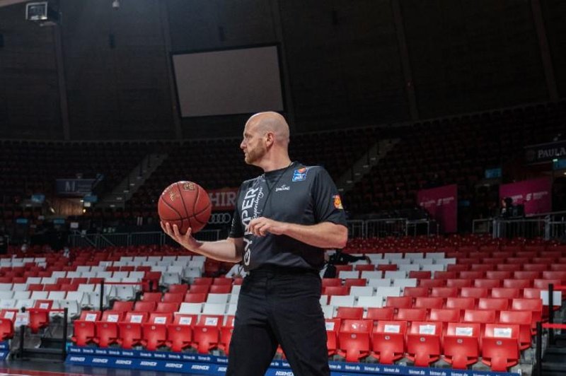 Diskriminacija: zaradi izgleda so mu prepovedali soditi (foto: Twitter/ FC Bayern Basketball)