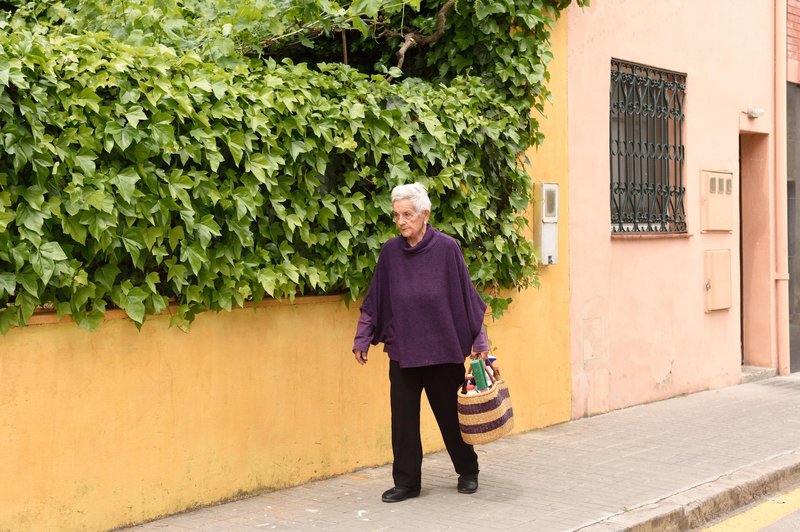 Mladi za ekološko stanje krivijo starejše generacije. Te spominjajo: "Namesto da bi se vozili okrog, smo povsod hodili" (foto: Profimedia)