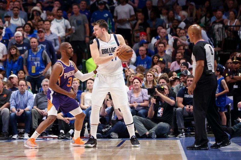 Medtem ko je igral proti Dončiću, so na tribuni napadli družino NBA zvezdnika (foto: Profimedia)