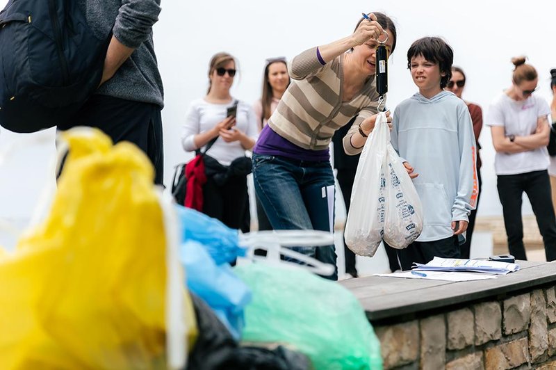 IKEA je organizirala akcijo čiščenja slovenske obale (foto: Profimedia)