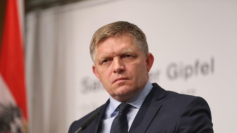 Obetavne novice iz Slovaške: Robert Fico po operaciji prišel k zavesti