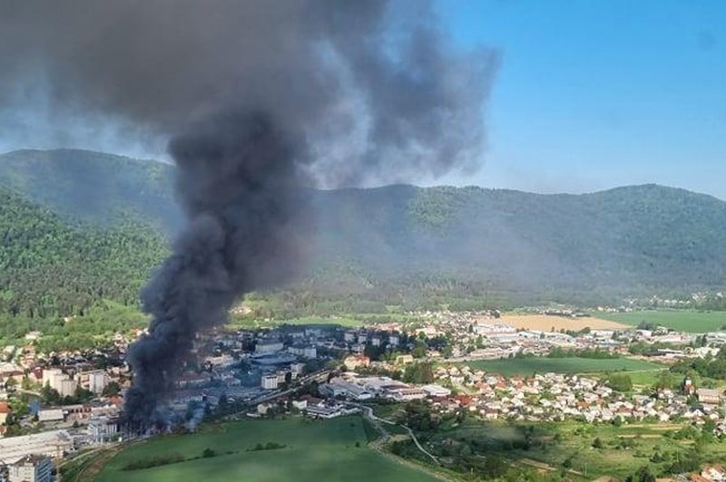 Močna eksplozija v Kočevju: koliko je huje poškodovanih? (foto: Robert Latin)