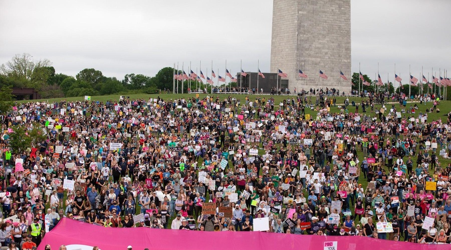 Američani na nogah: "Protestiramo, da nas bodo jasno slišali." (foto: Profimedia)