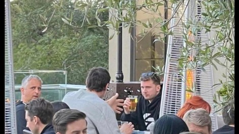 FOTO: Je Luka Dončić pred tekmo pil pivo?