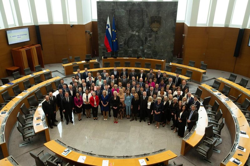 Sprememba v SDS, kdo bo vodil njihovo poslansko skupino? (foto: Profimedia)