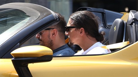 Zlatan Ibrahimović si je za 40. rojstni dan kupil zlat ferrari (ob njegovi ceni se vam bo zvrtelo)