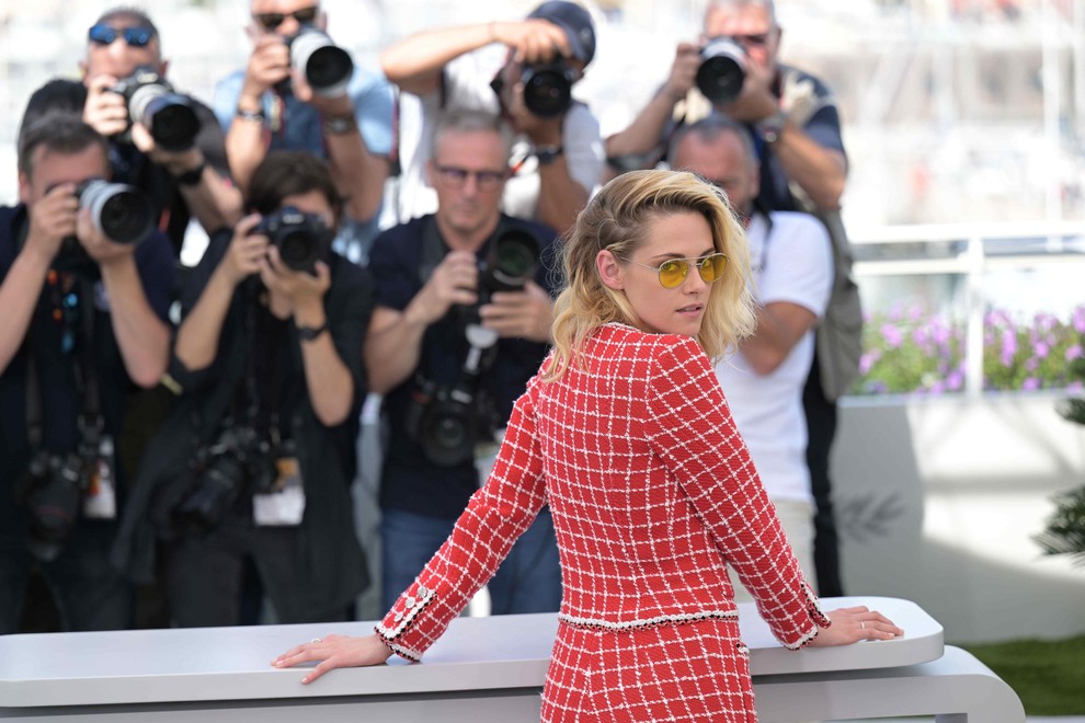 Kristen Stewart je že od leta 2013 ambasadorka blagovne znamke Chanel. Francoska luksuzna blagovna znamka je podprla že več njenih …