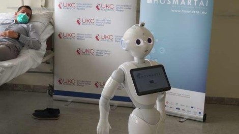 Slovenska bolnišnica prva na svetu, kjer bo za bolnike skrbela humanoidna robotka