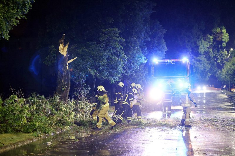 V Dalmaciji grozljive poplave! Padlo je več kot sto litrov dežja na kvadratni meter (foto: Tea Blažević/Twitter)