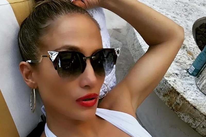 J. Lo se enostavno ne stara: tik pred poletjem osupnila z novimi vročimi fotografijami (foto: Profimedia)