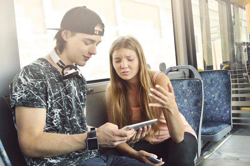 Verjamete, da vam telefon prisluškuje? Resnica je veliko hujša (foto: Profimedia)