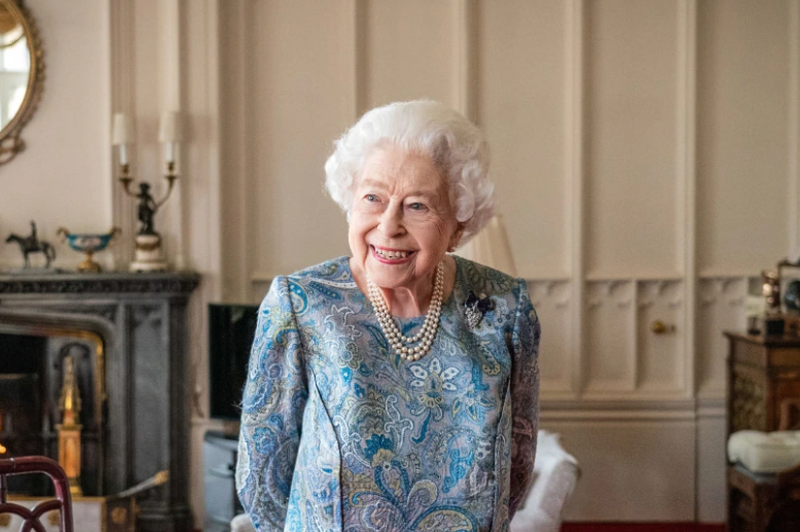 Ob okroglem jubileju nov portret kraljice Elizabete: je takšna, kot ste pričakovali? (foto: BBC news/posnetek zaslona)