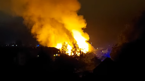 Ponoči je v požaru zagorel nekoč priljubljeni hotel