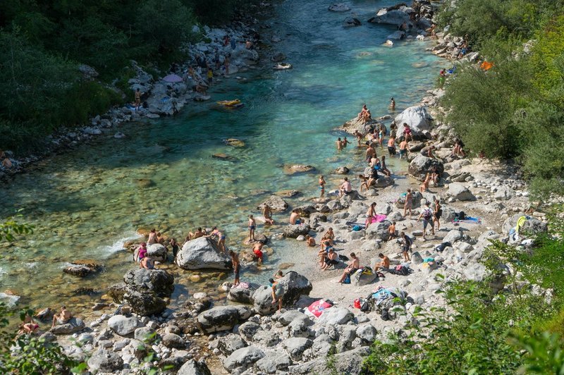 Razočaranje za Slovence: naša voda vendarle ni tako idealna za kopanje (foto: Profimedia)