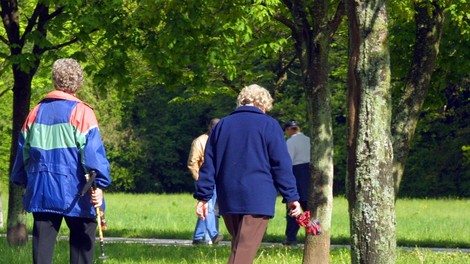 Upokojenci imajo razlog za veselje: konec meseca bodo imeli na računu VEČ denarja