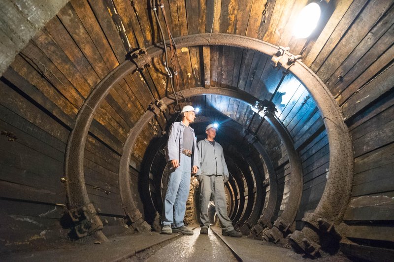 Velenjski rudarji: petsto metrov pod zemljo na kruhu in salami, zdaj pa še TO! (foto: Bobo)